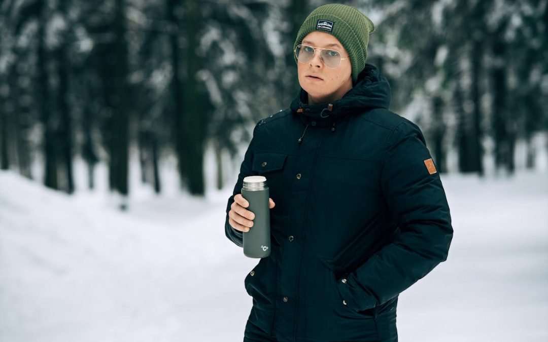 Jak dobrać rozmiar ciepłej męskiej kurtki zimowej? Poznaj te triki!